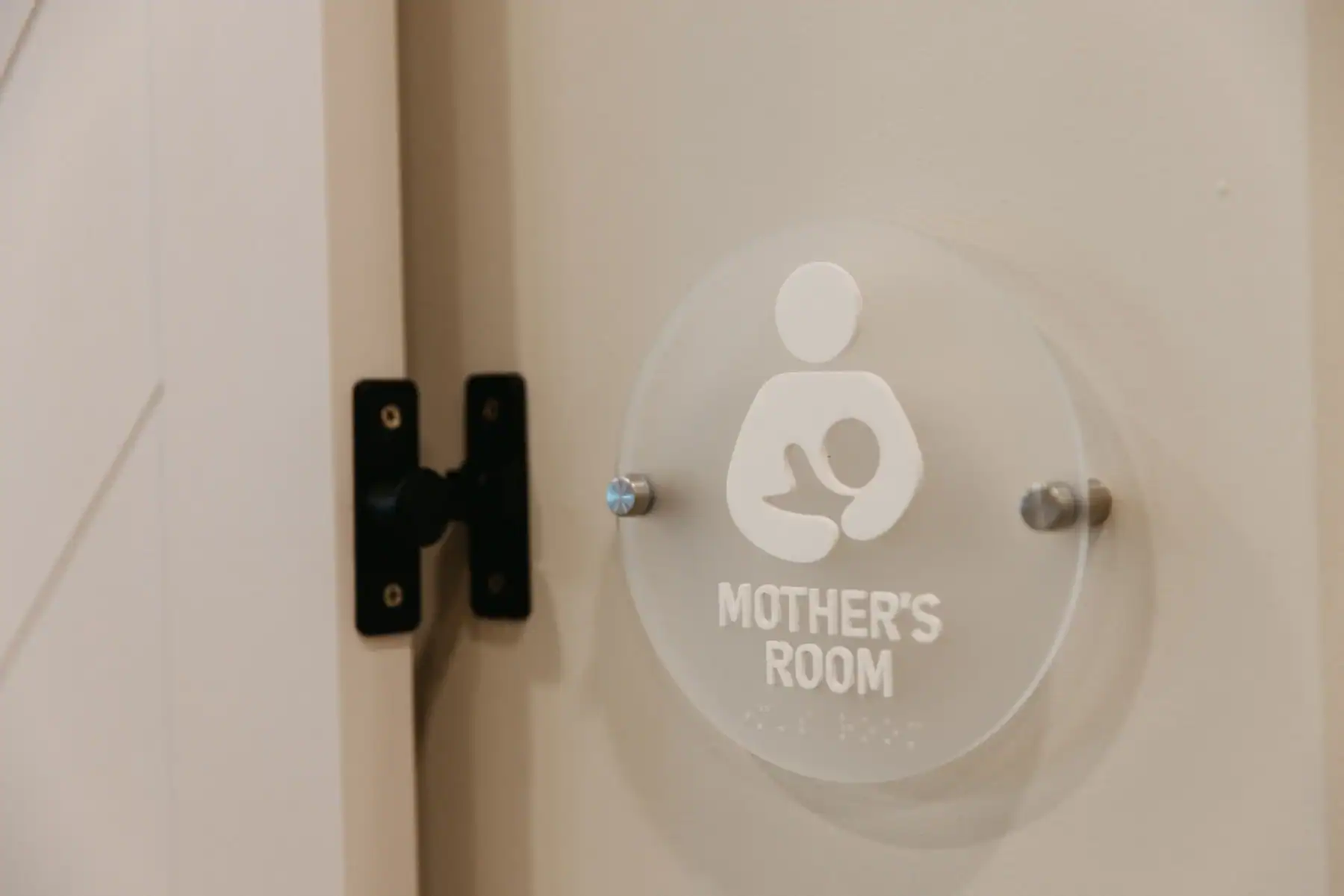 Photo of a sign that says mother's room in a clinic to see a chiropractor while pregnant